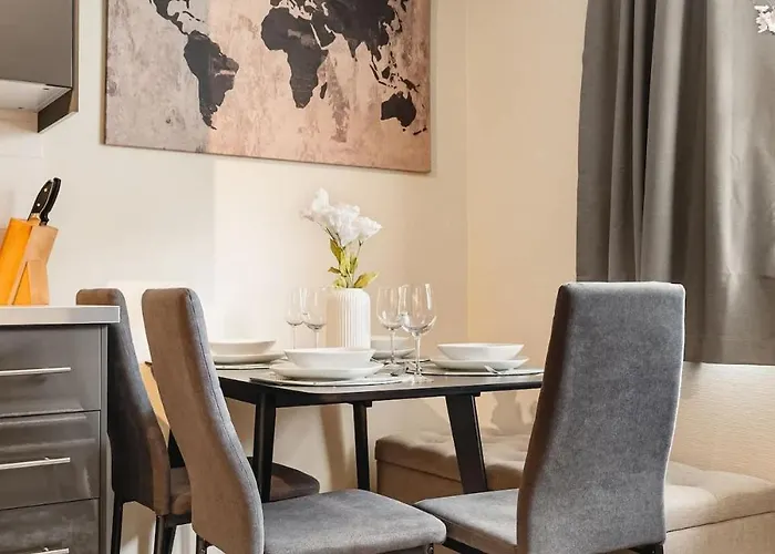 Dinbnb I Family I Fully Equipped & Parking Opportunities